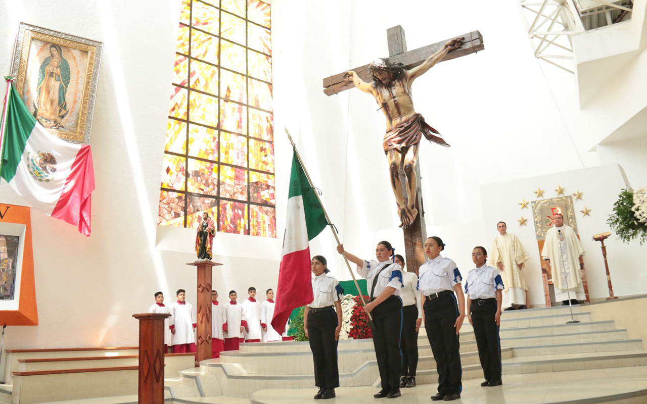 Militares y sus familias piden a Dios para que al término de las ceremonias cívicas se rinda el parte “sin novedad”