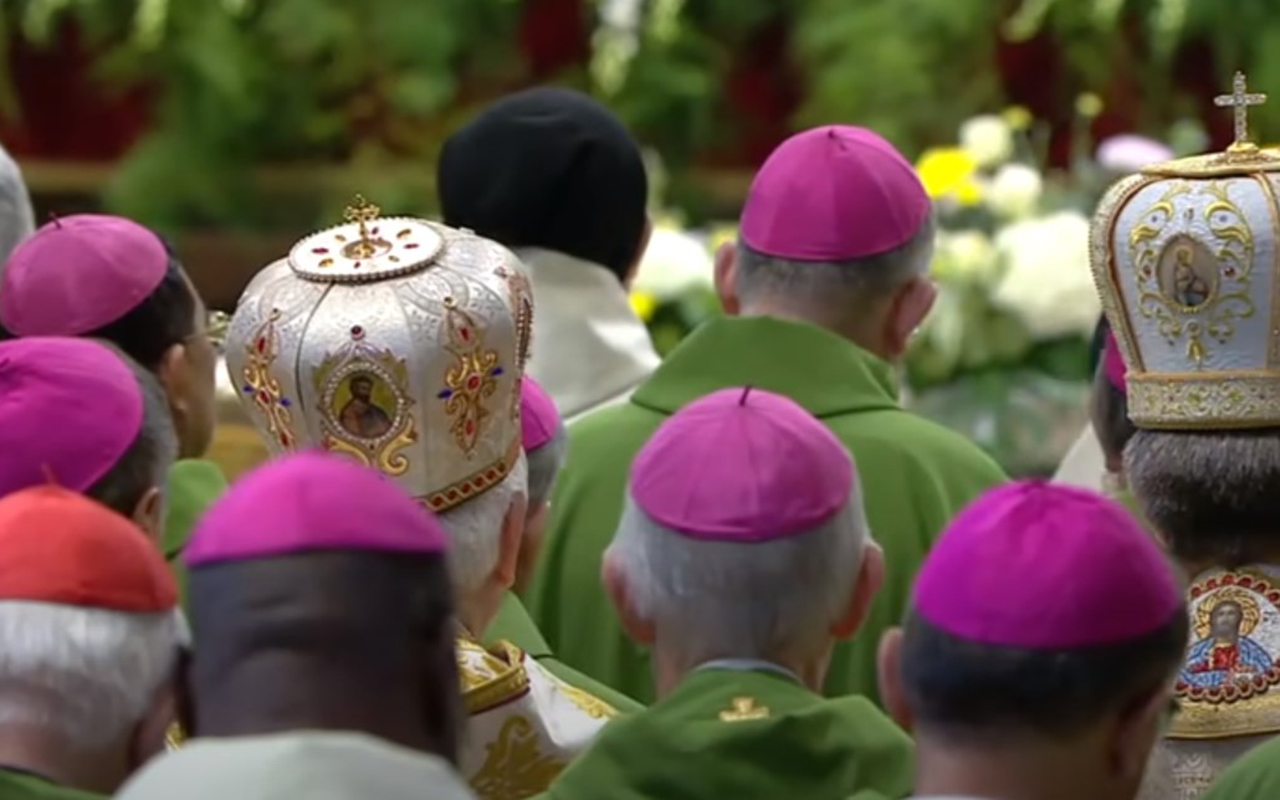 Concluye asamblea sinodal: Papa Francisco advierte de idolatrías disfrazadas
