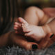 Madre tiene derecho a abrazar al hijo recién nacido: especialistas