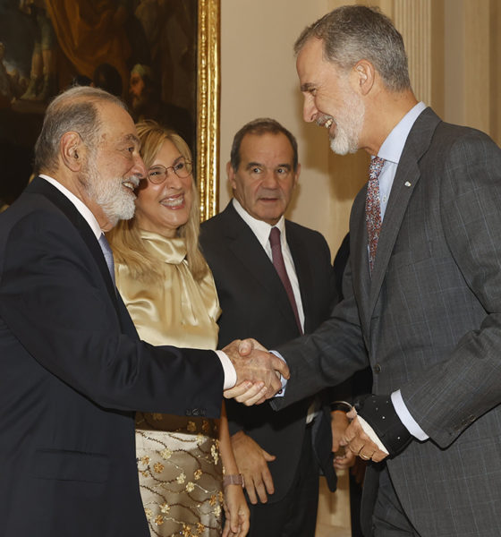 “Lo recibo en familia”; Entregan premio a Carlos Slim por su contribución al crecimiento de Iberoamérica