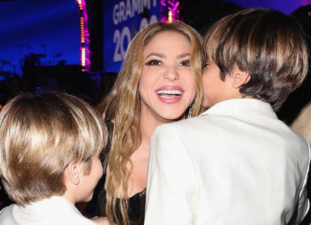 Shakira dedica Latin Grammy a sus hijos