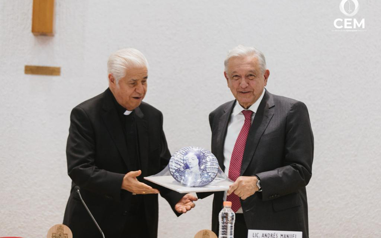Ante obispos, AMLO destaca el valor de la familia en México