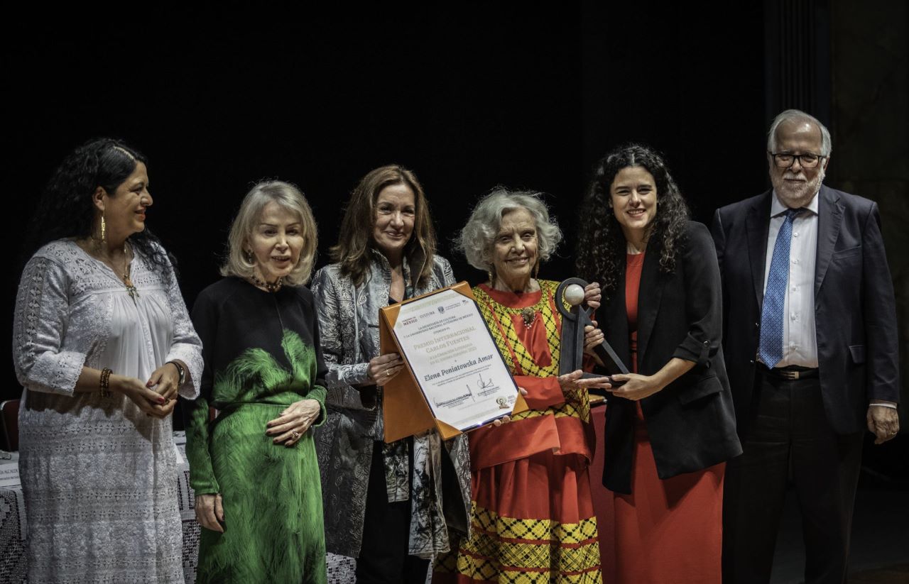 Poniatowska Recibe Premio Carlos Fuentes