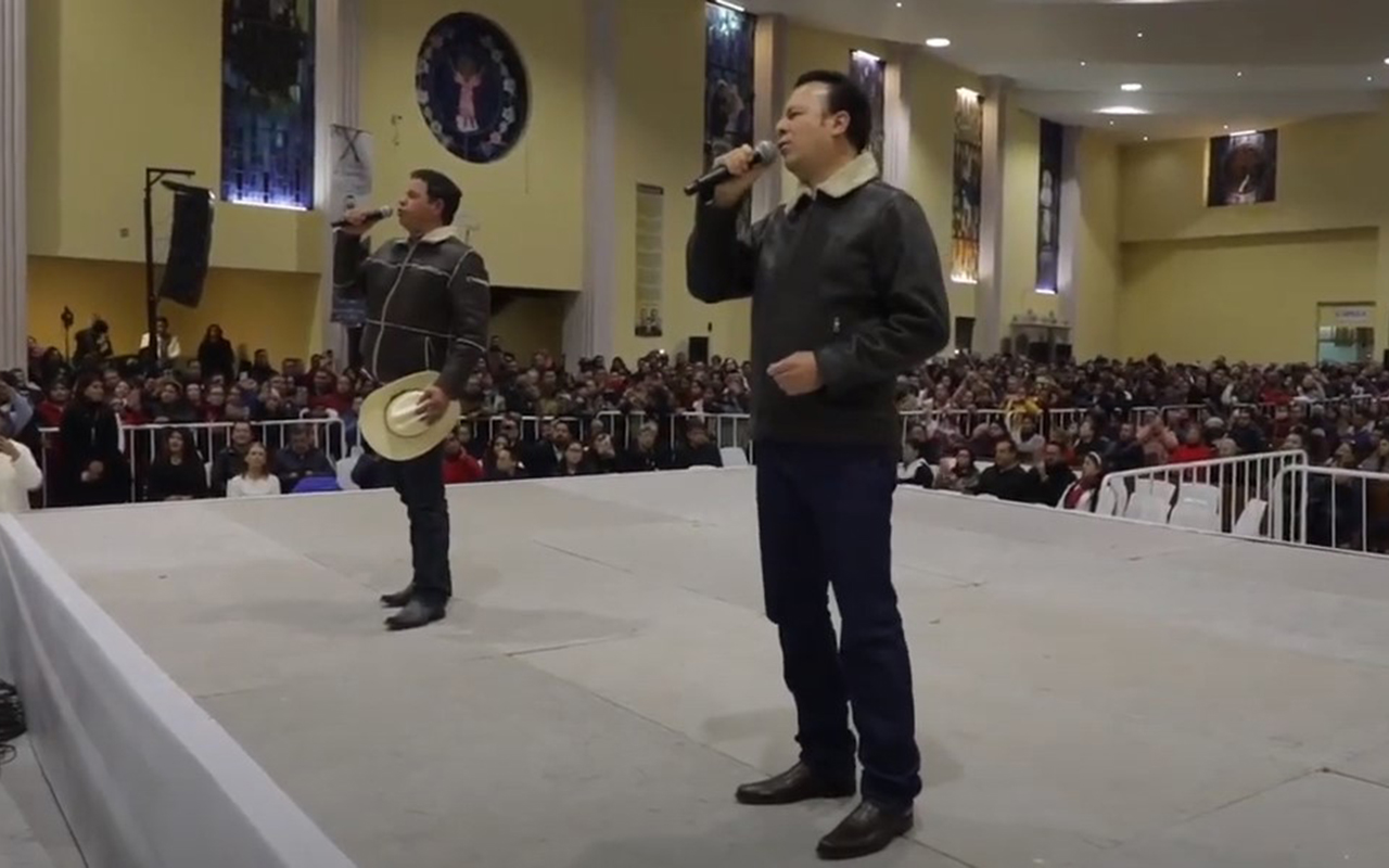 Gobernador de Durango canta mañanitas a la Virgen de Guadalupe