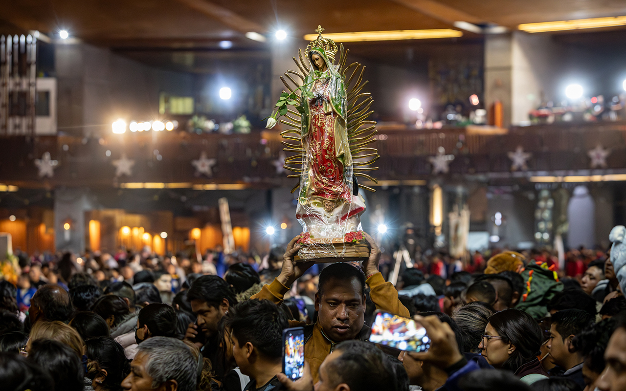 “Virgencita siempre nos cuidas y nos guías”; miles de peregrinos acuden a Misa de las Rosas