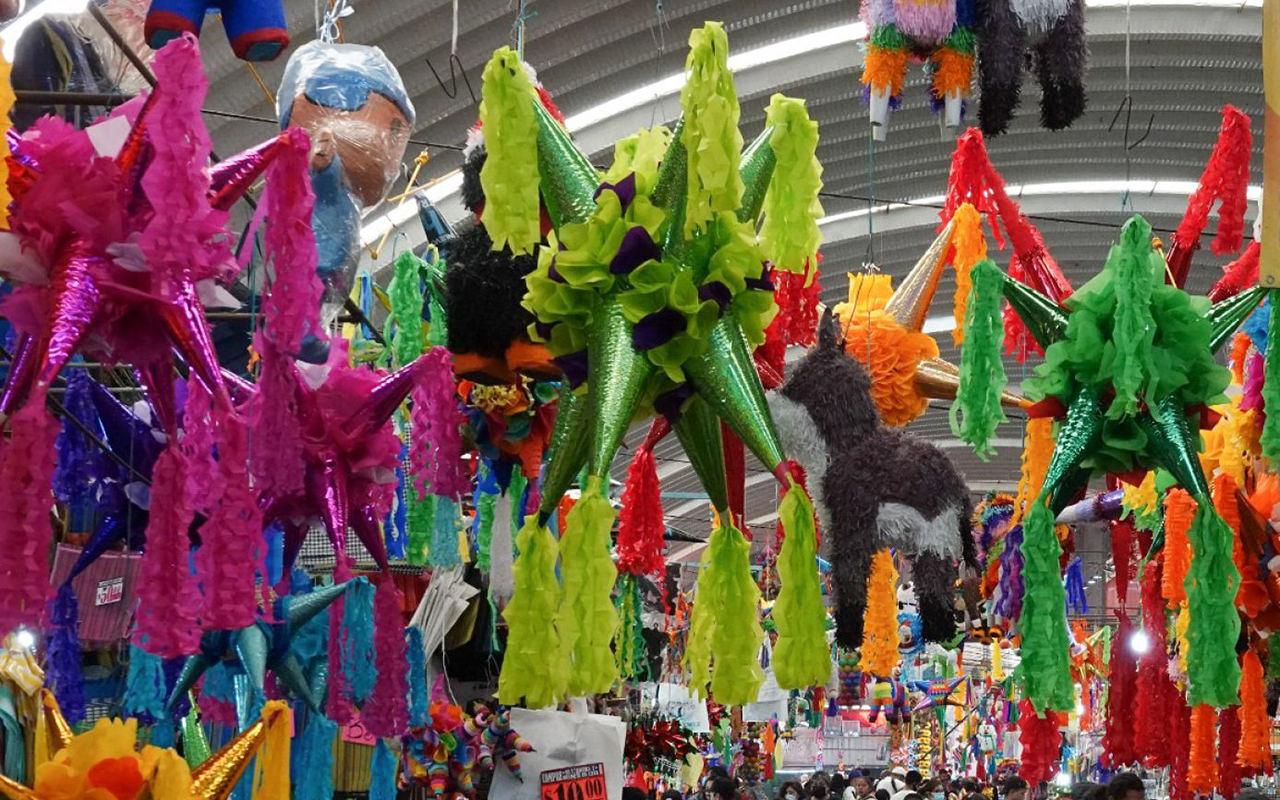 Piñatas, tradición llena de sabores del campo mexicano