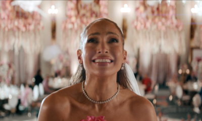 Jennifer Lopez que es toda una experta en bodas, dio un giro humorístico a su historial de matrimonios en su nuevo video