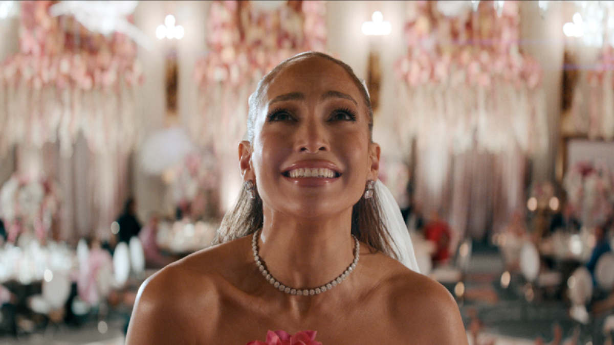 Jennifer Lopez que es toda una experta en bodas, dio un giro humorístico a su historial de matrimonios en su nuevo video