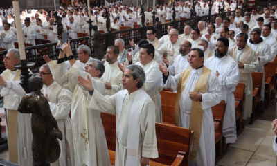 Sacerdotes renuevan promesas en la Misa Crismal de Semana Santa