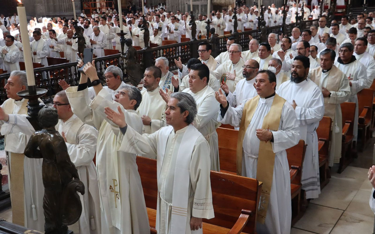 Sacerdotes renuevan promesas en la Misa Crismal de Semana Santa