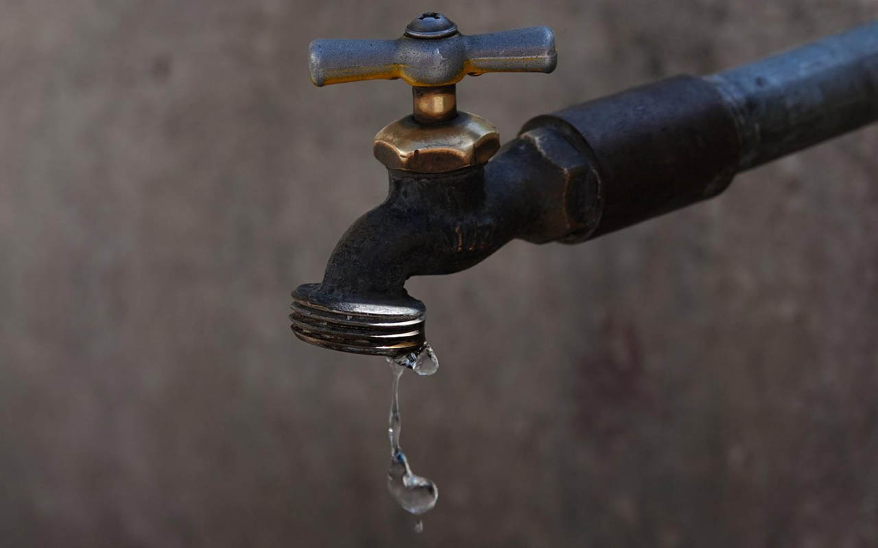 Desesperación por agua contaminada que transforma vidas familiares en CDMX