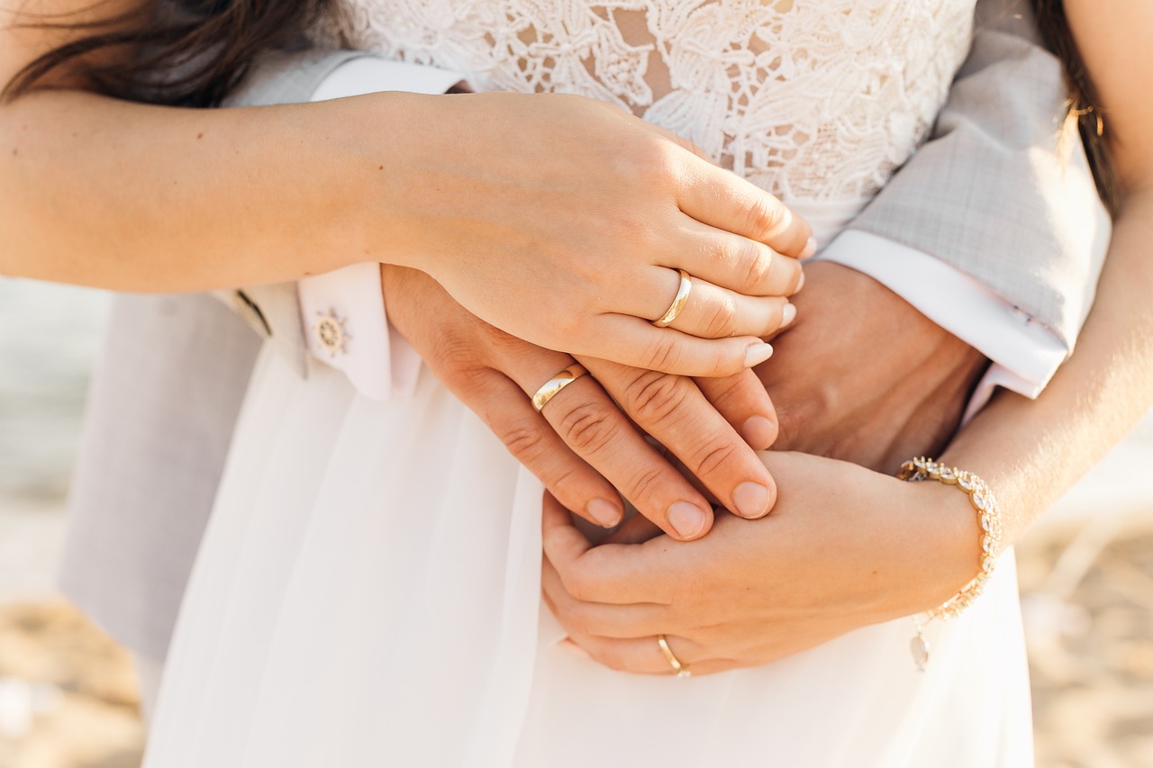 Compromiso y comprensión, claves en el matrimonio duradero: Lozano Díez