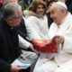 Papa Francisco recibe el “Compromiso por la Paz” firmado por los candidatos presidenciales en México