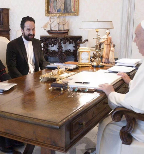Papa Francisco y Cardenal Aguiar Retes dialogan en el Vaticano
