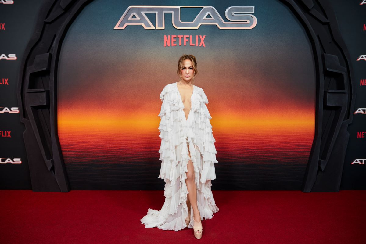 Jennifer Lopez durante el evento para fans con motivo del estreno de su película Atlas
