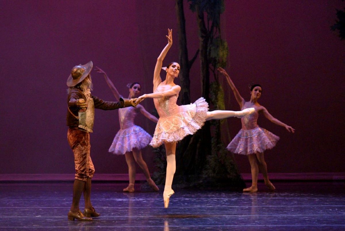 El ballet Don Quijote, adaptación dancística de la Compañía Nacional de Danza (CND), basada en la versión original de Marius Petipa, se presentó en el Teatro de las Artes del Centro Nacional de las Artes (Cenart).