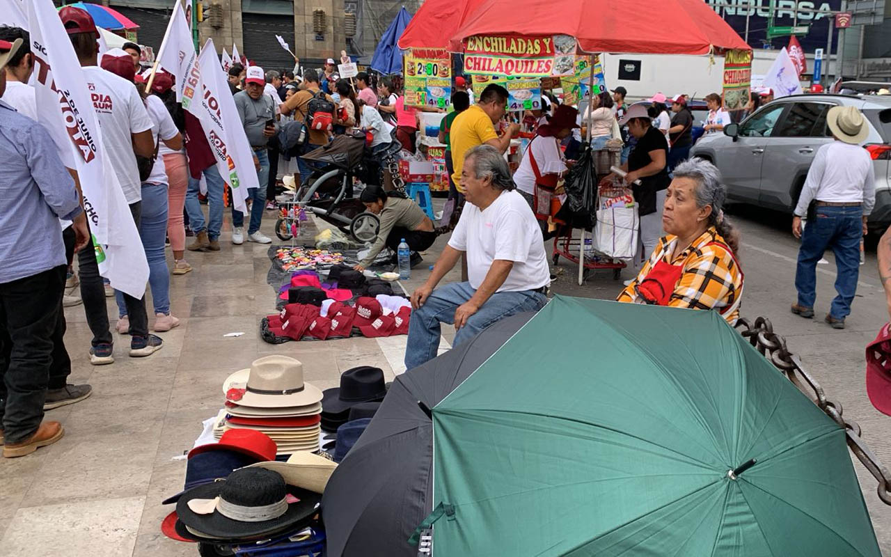 Ambulantes inundan el cierre de campaña de Sheinbaum en CDMX