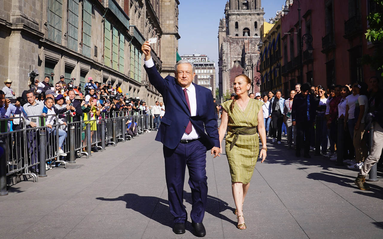 “En la democracia verdadera, el pueblo manda”: López Obrador