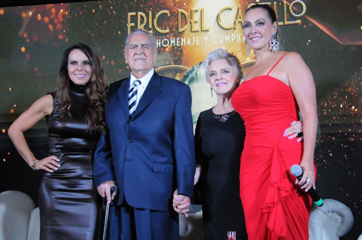 En un emotivo evento, el actor Eric del Castillo fue homenajeado