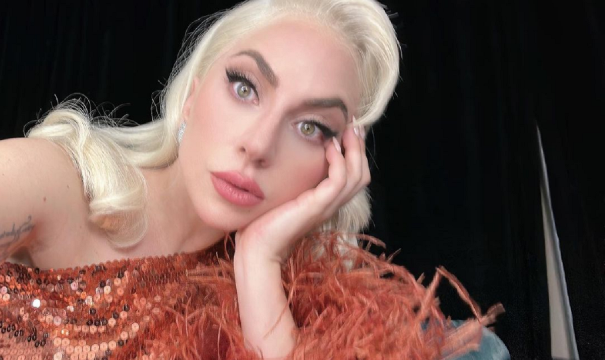 Lady Gaga se comprometió en la romántica París