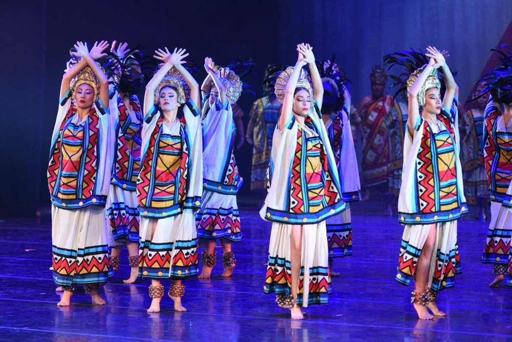 Ballet Folklórico de México (1) - Aztecas (Hijos del sol) Foto Ángel Reyes