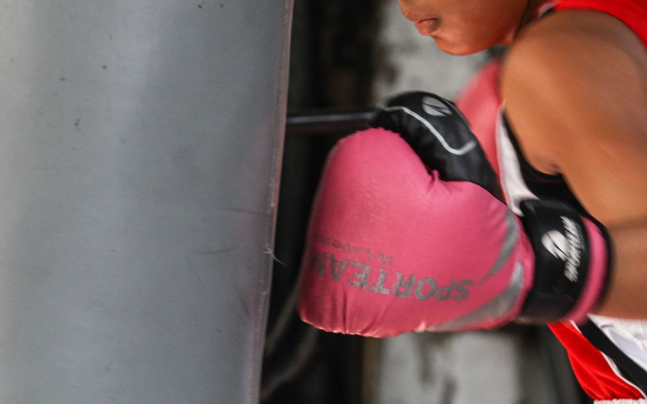 Críticas a TUDN: Comentarista desestima riesgos a la salud de boxeadora olímpica que enfrentó a rival “controvertida”