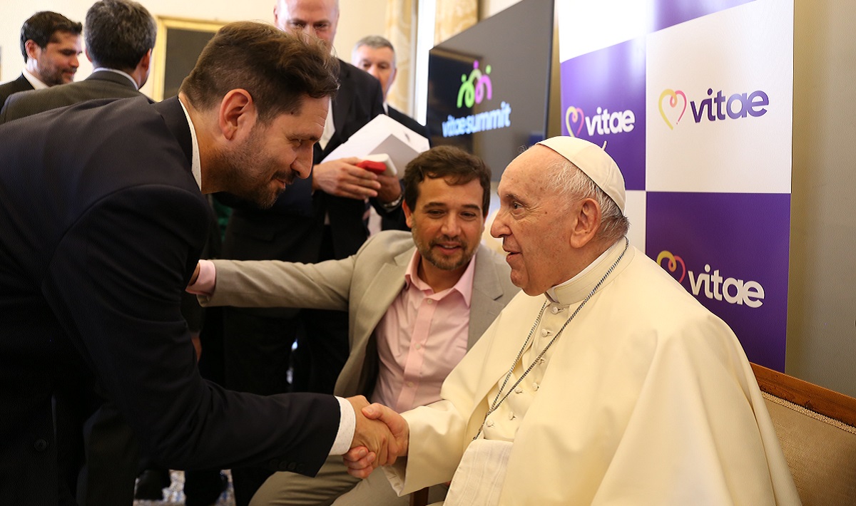 Elías Bertolini y el Papa Francisco en el VITAE SUMMIT