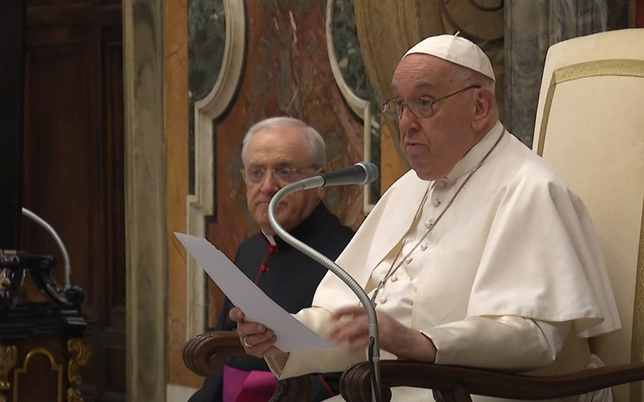 "Primero la caridad, luego los títulos", Papa Francisco a religiosos