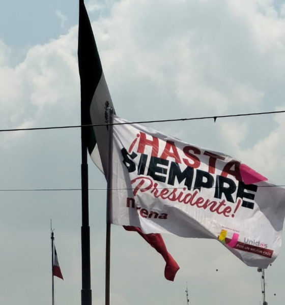 "Hasta siempre", seguidores se despiden de AMLO en el Zócalo