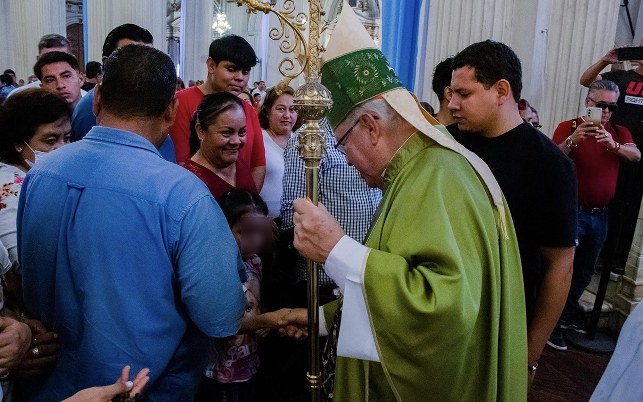 El Cardenal Francisco Robles Ortega, Arzobispo de Guadalajara, aseguró que el matrimonio y la familia son espacios fundamentales para preservar los valores humanos y proteger el don sagrado de la vida.