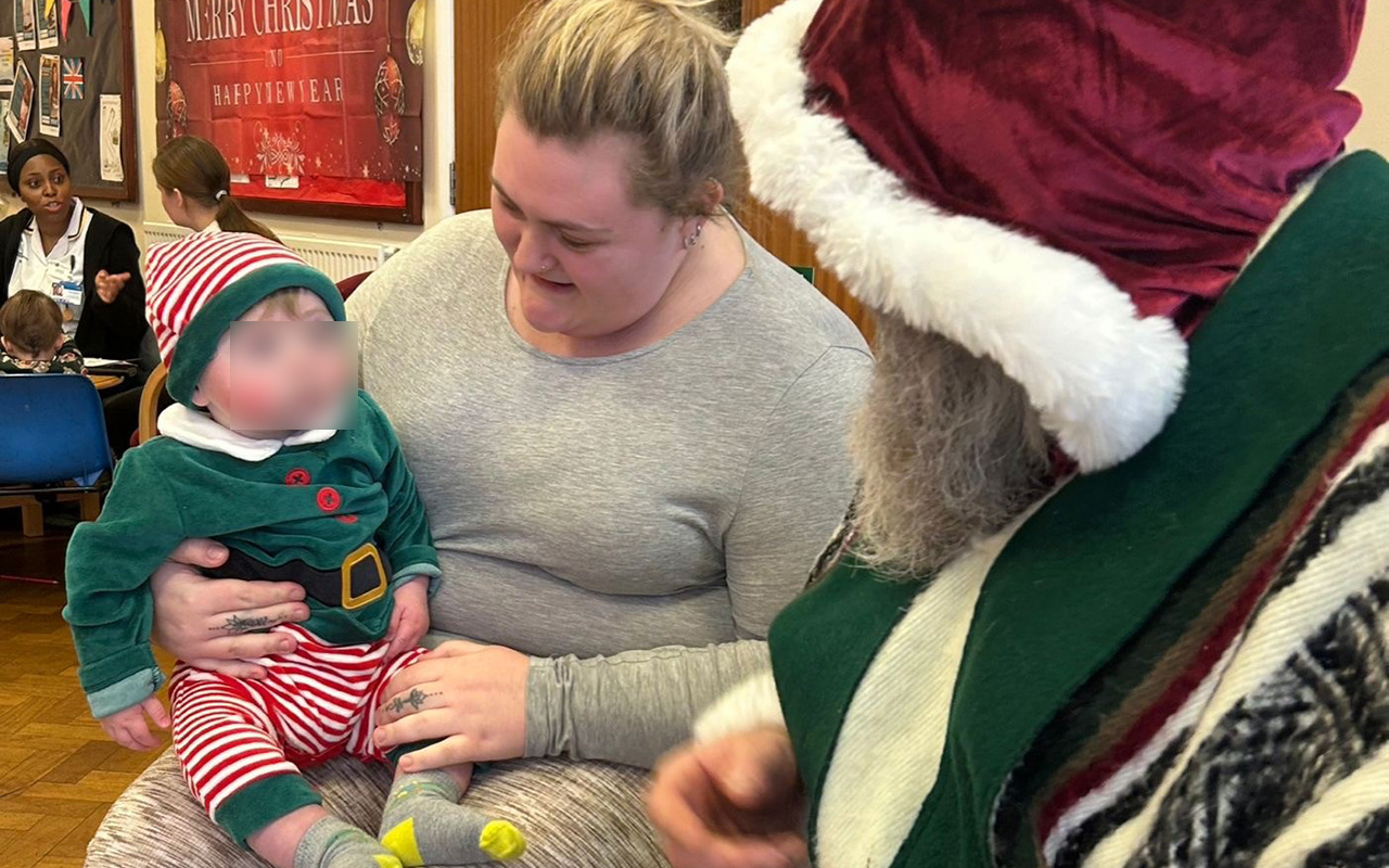 Bebés prematuros y sus familias celebran su primera Navidad