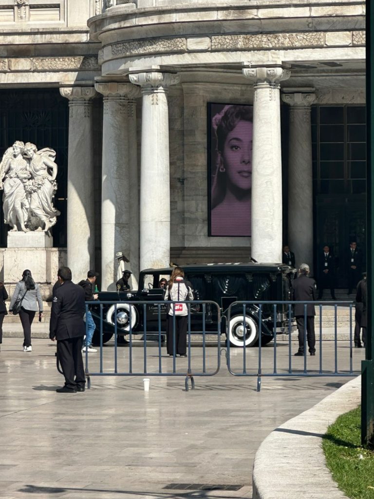 Homenaje de Silvia Pinal en Bellas Artes