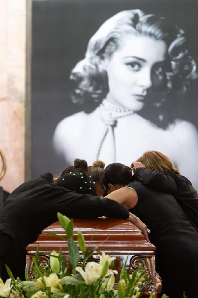 Homenaje de Silvia Pinal en Bellas Artes