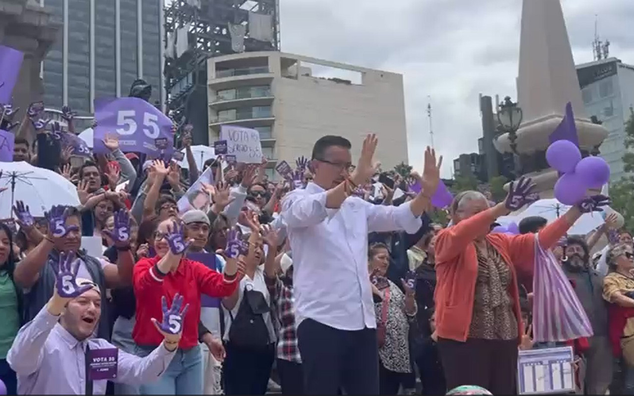 “Justicia social para todos”: Javier Molina convoca a cientos en el Ángel de la Independencia