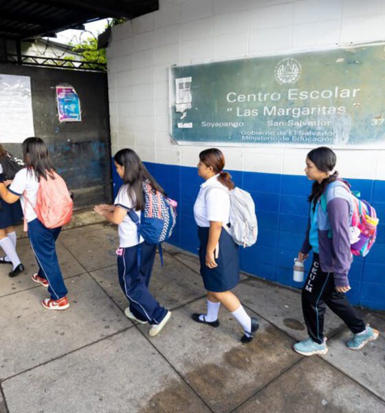 El Salvador “impone” filtros de disciplina en las escuelas: uniforme limpio, cabello ordenado y saludo obligatorio