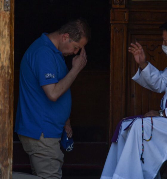 Un día en la vida del sacerdote: entre la misa y la misión fuera del templo