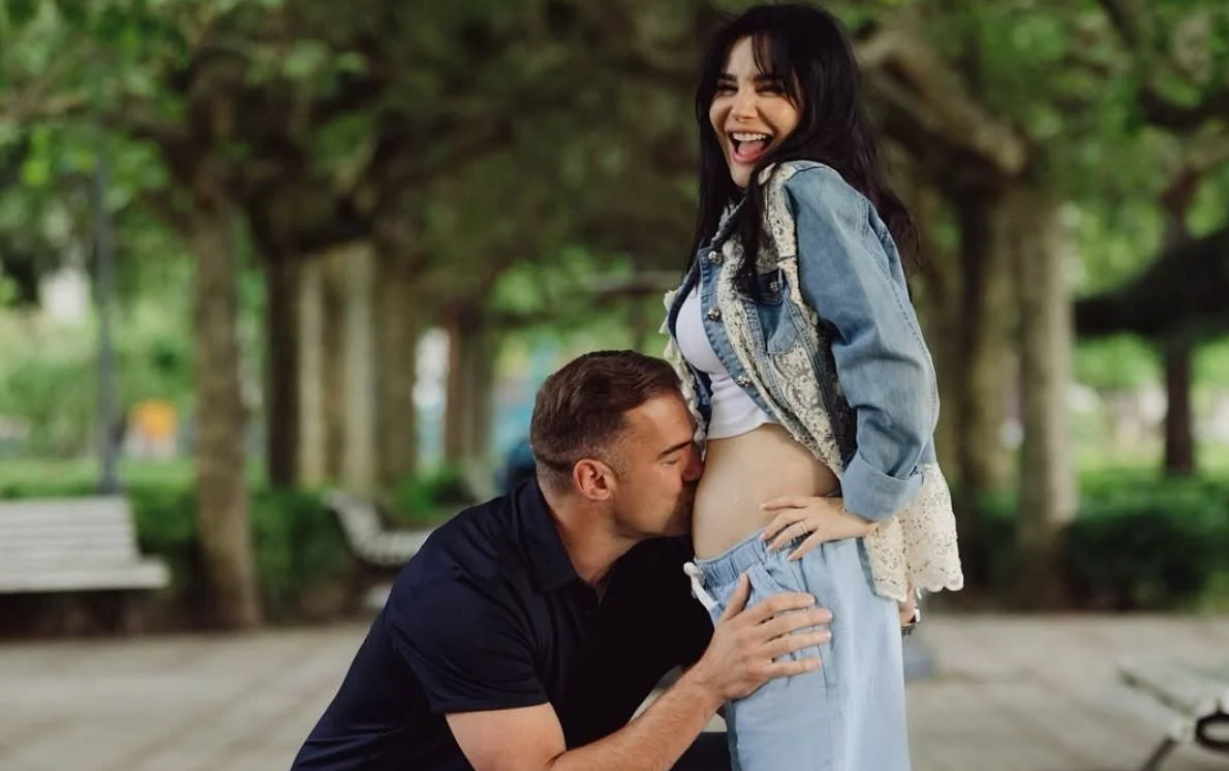 Martha Higareda espera gemelos