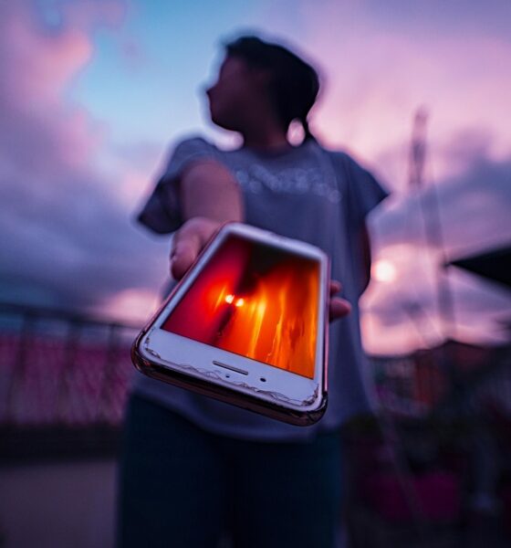 Celular: la adicción que hunde a niñas, niños y adolescentes