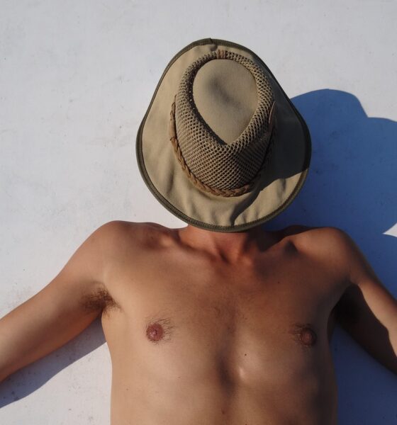 Brillos de TikTok, manchas de por vida: el precio del bronceado viral