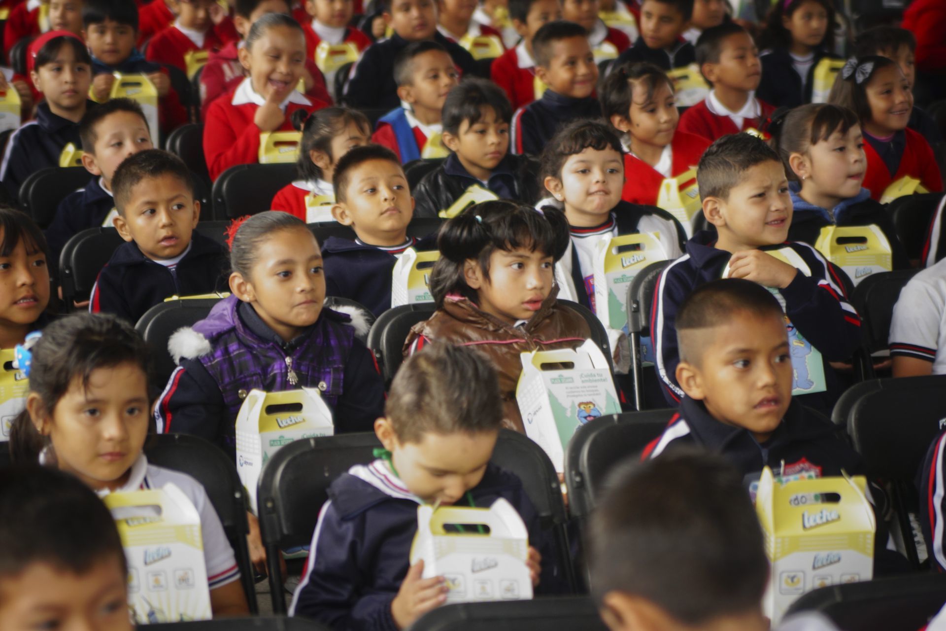 Al colegio con salud: desayunos escolares que mejoran el ánimo, la concentración. FOTO: ALEJANDRO NEYRA /CUARTOSCURO.COM
