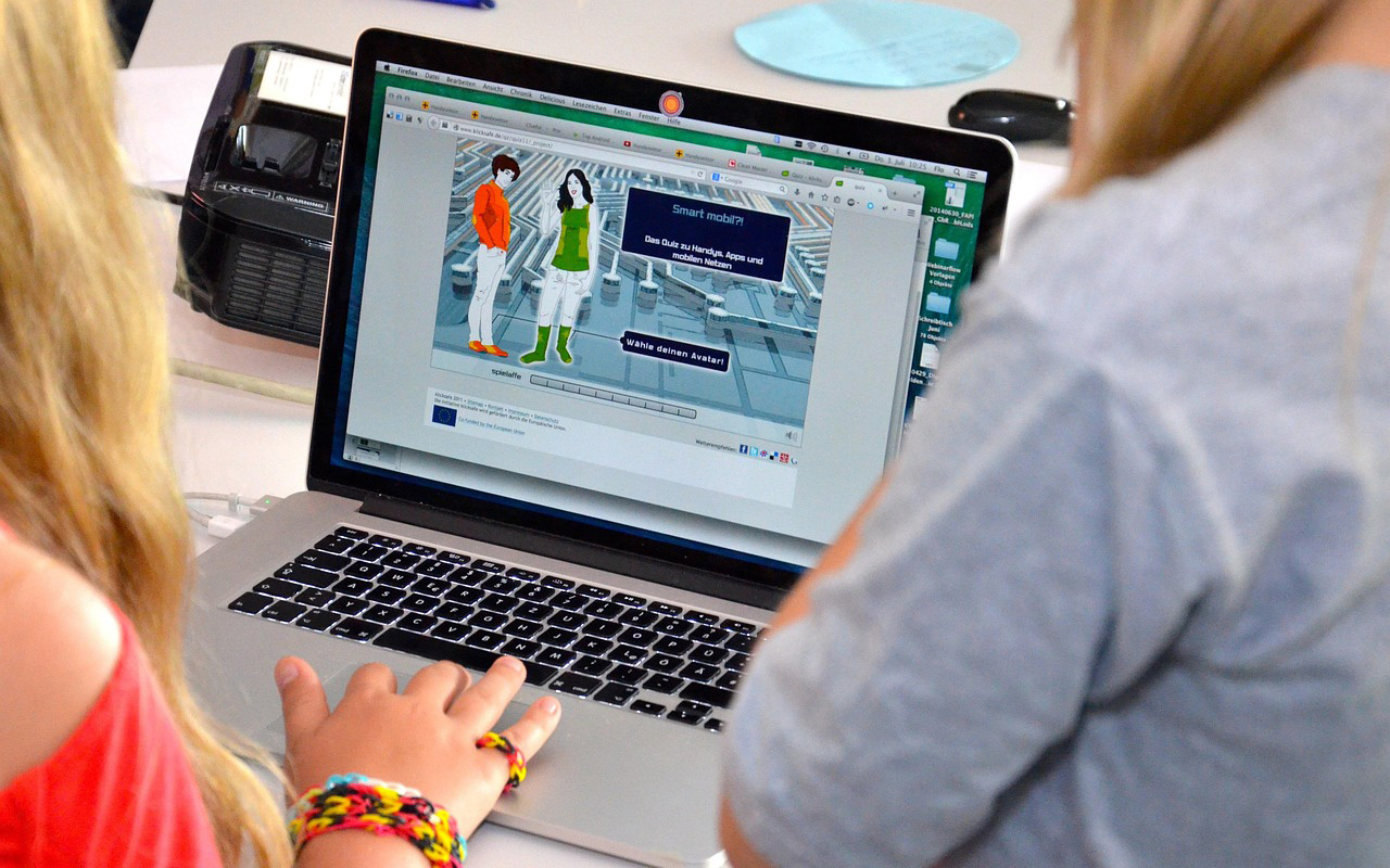 Alfabetización digital, blindaje contra phishing, fraudes y fake news