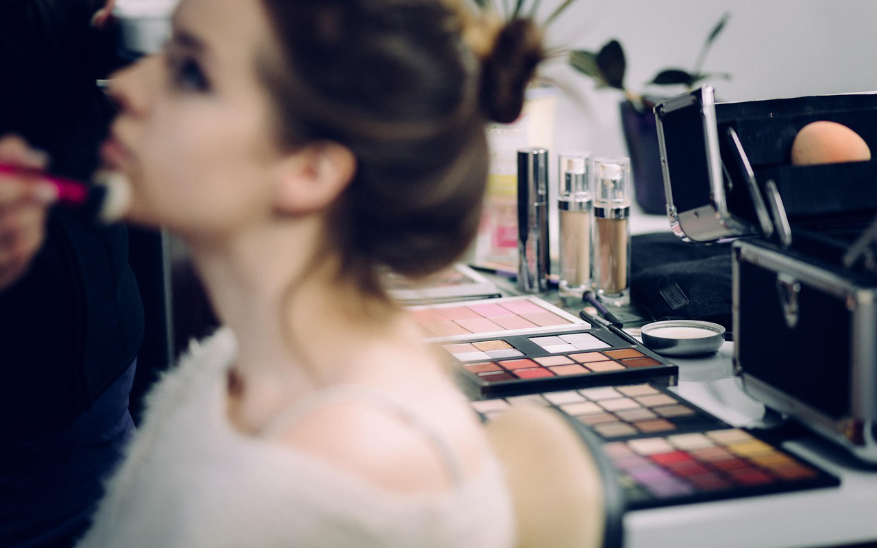 El reto de las familias: proteger autoestima de niñas frente a modelos irreales de belleza