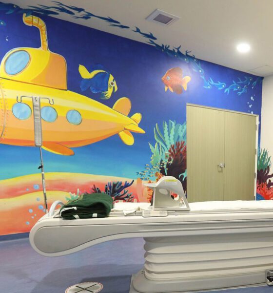 La pijama roja que simboliza esperanza; niñas y niños vencen al cáncer