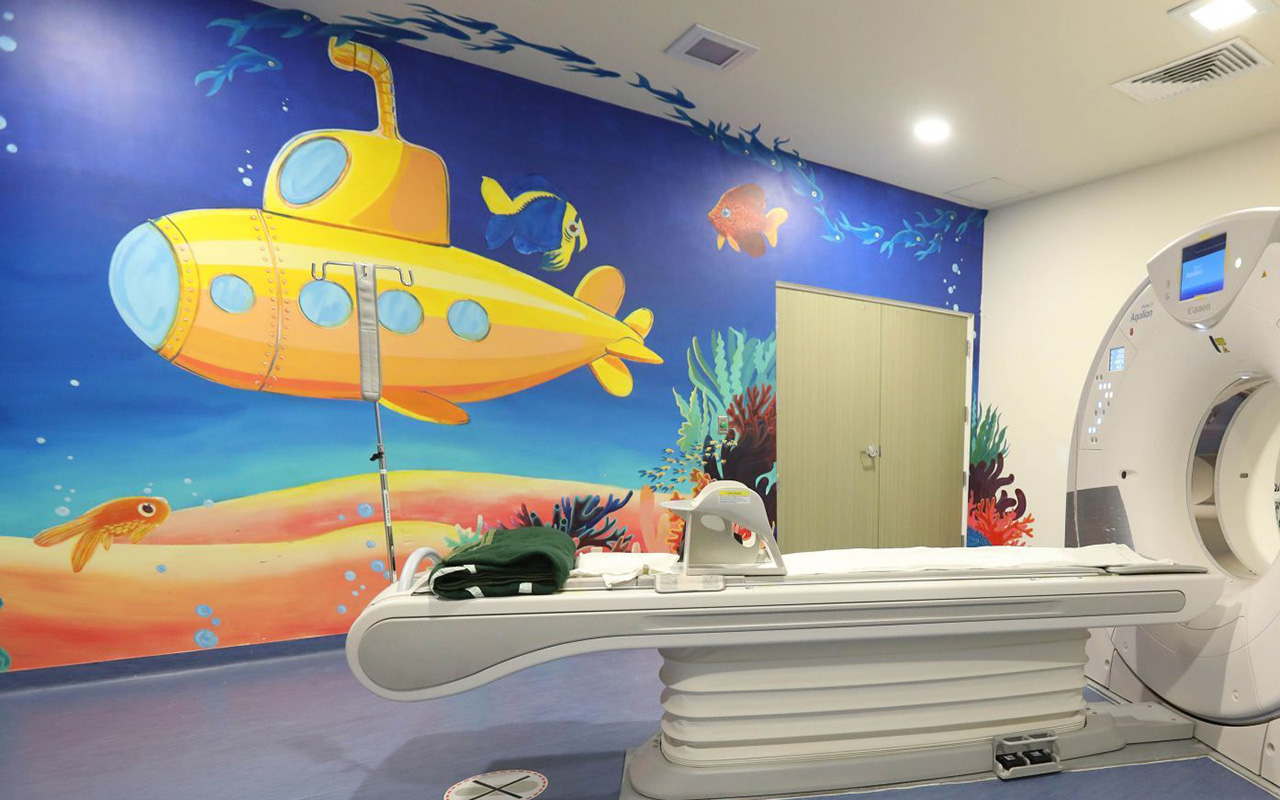 La pijama roja que simboliza esperanza; niñas y niños vencen al cáncer