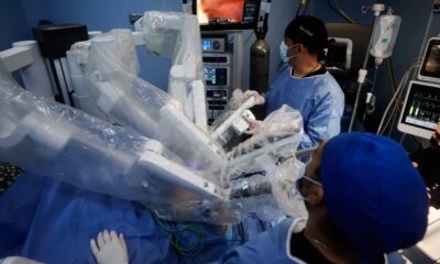 Batalla ganada: dos mujeres superan al cáncer con cirugía robótica en México