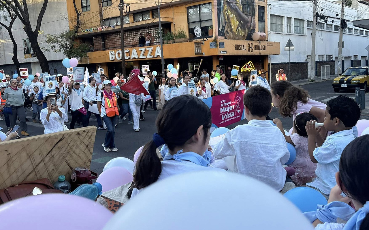 Familias salen a calles de Guadalajara para celebrar la vida