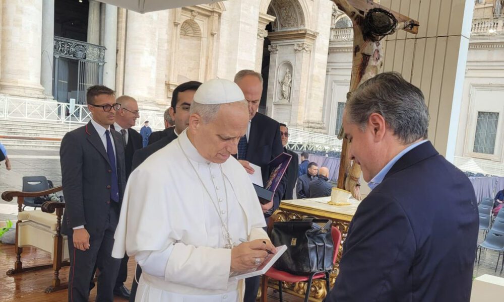 Productor mexicano presenta al Papa León XIV película animada del primer santo millennial