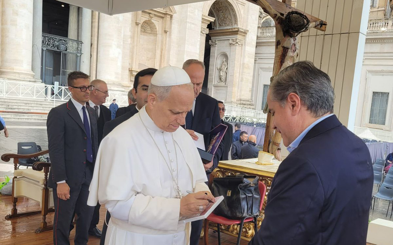 Productor mexicano presenta al Papa León XIV película animada del primer santo millennial