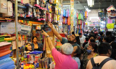 Familias mexicanas enfrentan regreso a clases con deudas y listas de útiles incompletas