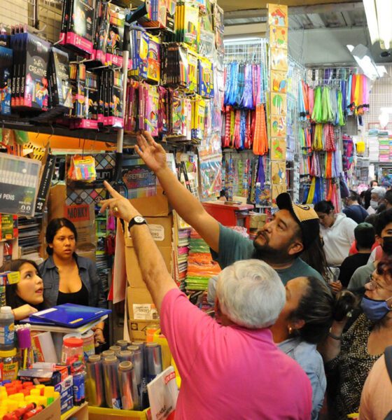 Familias mexicanas enfrentan regreso a clases con deudas y listas de útiles incompletas